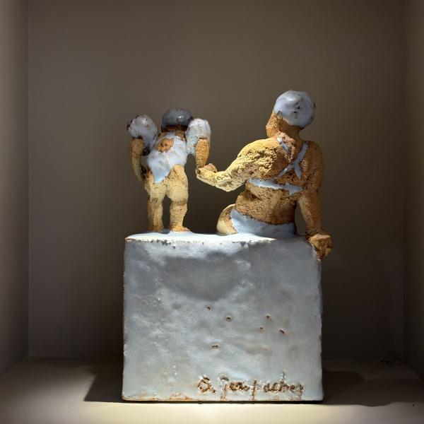 Sophie Gerspacher - terre-cuite, &eacute;maill&eacute;e, PU. "M&egrave;re & fille" de dos.